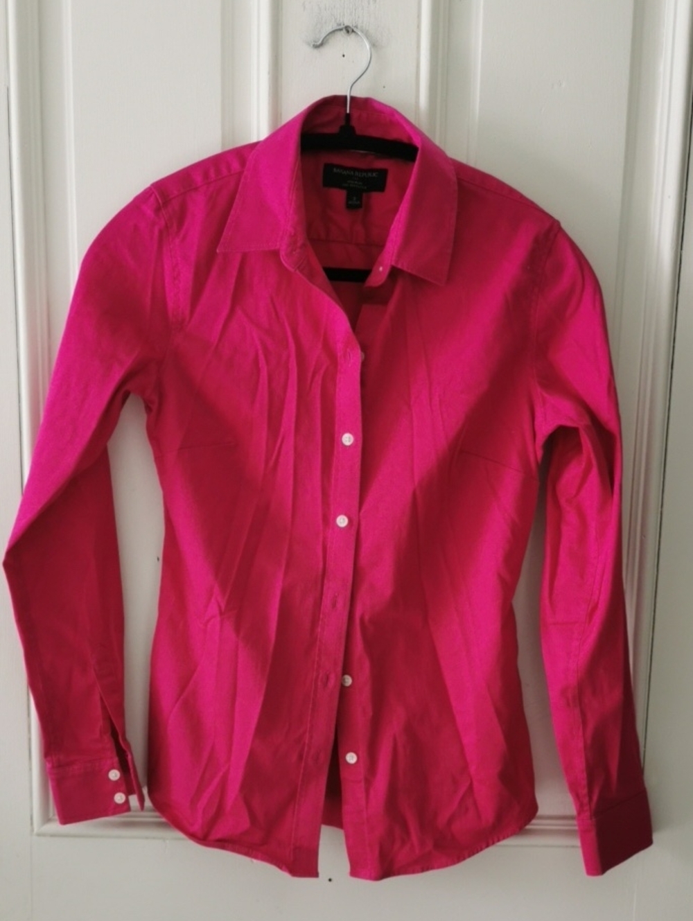 Womens Banana Republic Fuchsia Careerwear Stretch Button Down Shirt. Size 2